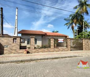Casa no Bairro Aventureiro em Joinville com 3 Dormitórios (1 suíte) e 160 m² - CA0533