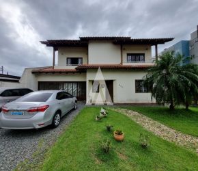 Casa no Bairro Aventureiro em Joinville com 3 Dormitórios (1 suíte) e 212 m² - 12474.001