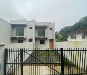 Casa no Bairro Boa Vista em Joinville com 3 Dormitórios (1 suíte) e 79 m² - KR656