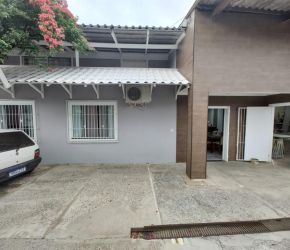 Casa no Bairro Boehmerwald em Joinville com 3 Dormitórios - KR273