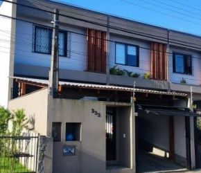 Casa no Bairro Bom Retiro em Joinville com 3 Dormitórios (1 suíte) e 129 m² - KR299