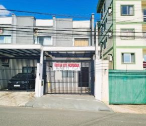 Casa no Bairro Bom Retiro em Joinville com 3 Dormitórios (1 suíte) - LG8759