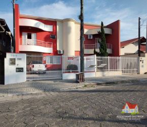 Casa no Bairro Bom Retiro em Joinville com 3 Dormitórios (1 suíte) e 136 m² - SO0337