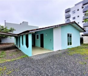 Casa no Bairro Bom Retiro em Joinville com 3 Dormitórios e 95 m² - 04301.002