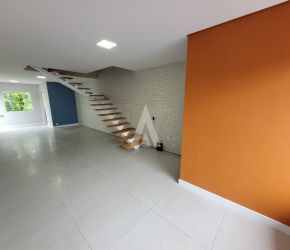 Casa no Bairro Bom Retiro em Joinville com 2 Dormitórios (1 suíte) - 25625