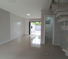 Casa no Bairro Bom Retiro em Joinville com 2 Dormitórios (1 suíte) - 25579A