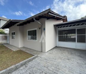 Casa no Bairro Bom Retiro em Joinville com 3 Dormitórios (1 suíte) e 116 m² - 13345.001