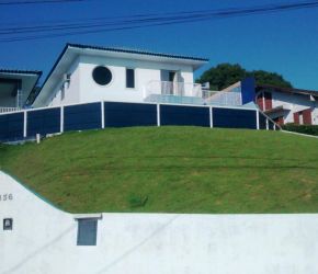 Casa no Bairro Bom Retiro em Joinville com 7 Dormitórios (2 suítes) - SR095