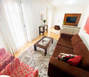 Casa no Bairro Bucarein em Joinville com 3 Dormitórios (1 suíte) e 171 m² - TT0538V