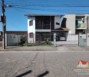 Casa no Bairro Comasa em Joinville com 3 Dormitórios (1 suíte) e 250 m² - SO0305