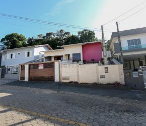Casa no Bairro Costa e Silva em Joinville com 3 Dormitórios (1 suíte) - LG8711