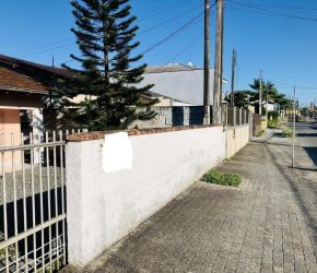 Casa no Bairro Costa e Silva em Joinville com 3 Dormitórios - KR256