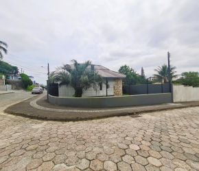 Casa no Bairro Costa e Silva em Joinville com 4 Dormitórios (2 suítes) - LG9105