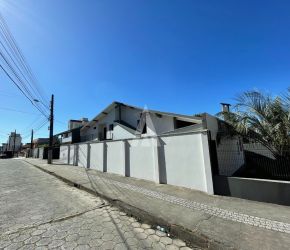 Casa no Bairro Costa e Silva em Joinville com 2 Dormitórios (1 suíte) - 19446A