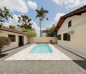Casa no Bairro Costa e Silva em Joinville com 3 Dormitórios (1 suíte) - DI130