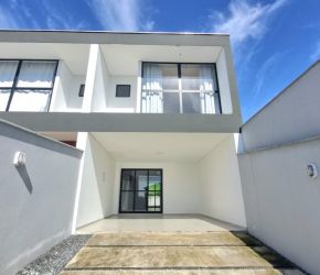 Casa no Bairro Costa e Silva em Joinville com 3 Dormitórios (1 suíte) e 121 m² - 00627.010