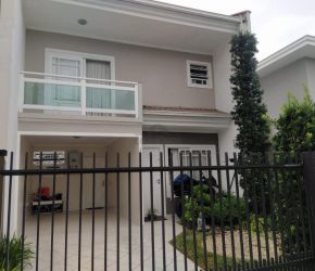 Casa no Bairro Costa e Silva em Joinville com 3 Dormitórios (1 suíte) - LG9291