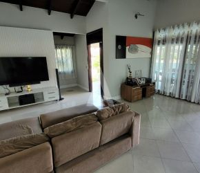 Casa no Bairro Costa e Silva em Joinville com 1 Dormitórios (3 suítes) - 26360