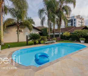 Casa no Bairro Costa e Silva em Joinville com 3 Dormitórios (1 suíte) e 186.63 m² - CA00721