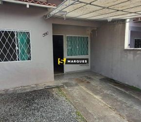Casa no Bairro Fátima em Joinville com 2 Dormitórios e 50 m² - 726