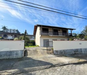 Casa no Bairro Floresta em Joinville com 3 Dormitórios (1 suíte) e 270 m² - 2612