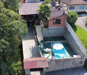 Casa no Bairro Floresta em Joinville com 3 Dormitórios (3 suítes) - KR158