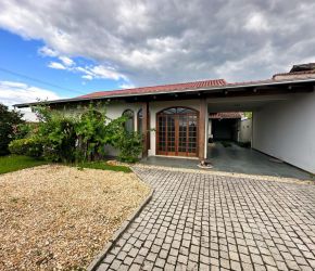 Casa no Bairro Floresta em Joinville com 3 Dormitórios (1 suíte) - 2872