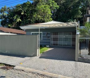 Casa no Bairro Floresta em Joinville com 3 Dormitórios (1 suíte) - LG9107