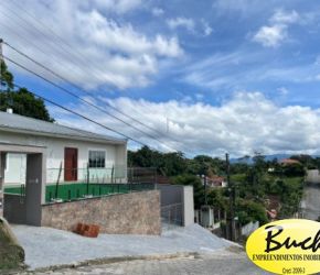 Casa no Bairro Floresta em Joinville com 3 Dormitórios (1 suíte) - BU54289V