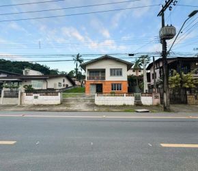 Casa no Bairro Floresta em Joinville com 3 Dormitórios - LG2235