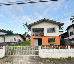 Casa no Bairro Floresta em Joinville com 3 Dormitórios - LG2235