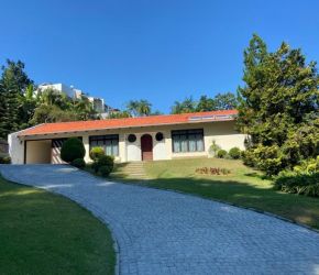 Casa no Bairro Floresta em Joinville com 3 Dormitórios (1 suíte) - SR009