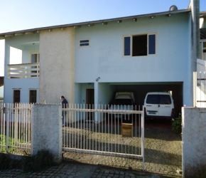 Casa no Bairro Floresta em Joinville com 3 Dormitórios (1 suíte) e 248 m² - SR098