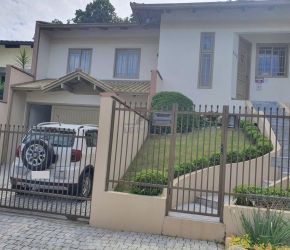 Casa no Bairro Glória em Joinville com 3 Dormitórios (1 suíte) - LG8807