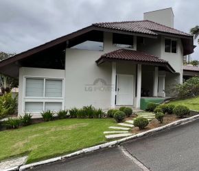 Casa no Bairro Glória em Joinville com 4 Dormitórios (2 suítes) - LG8972
