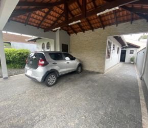 Casa no Bairro Glória em Joinville com 3 Dormitórios (1 suíte) - KR683
