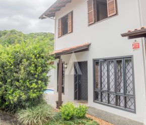 Casa no Bairro Glória em Joinville com 2 Dormitórios (1 suíte) - 25646N