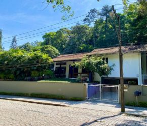 Casa no Bairro Glória em Joinville com 4 Dormitórios (1 suíte) e 227 m² - 3054