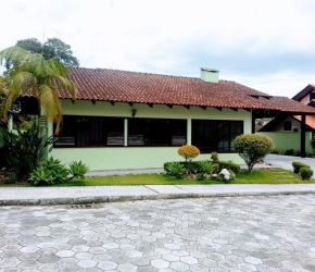 Casa no Bairro Glória em Joinville com 3 Dormitórios (1 suíte) e 133 m² - 3091