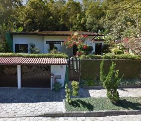 Casa no Bairro Glória em Joinville com 3 Dormitórios (2 suítes) - 3073