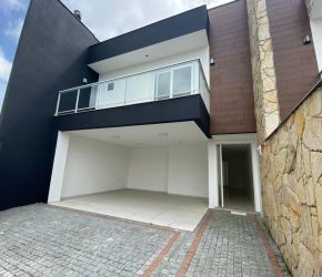 Casa no Bairro Glória em Joinville com 3 Dormitórios (3 suítes) e 179 m² - KR476