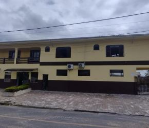 Casa no Bairro Guanabara em Joinville com 5 Dormitórios (1 suíte) - SR008