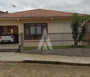 Casa no Bairro Guanabara em Joinville com 4 Dormitórios (1 suíte) - 23122