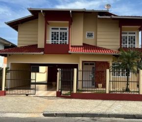 Casa no Bairro Iririú em Joinville com 3 Dormitórios (2 suítes) e 219 m² - SR129