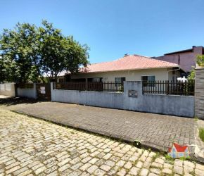 Casa no Bairro Iririú em Joinville com 3 Dormitórios (1 suíte) e 175 m² - CA0528