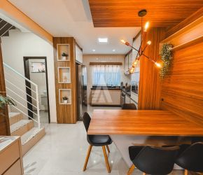 Casa no Bairro Iririú em Joinville com 2 Dormitórios (1 suíte) - 25956A