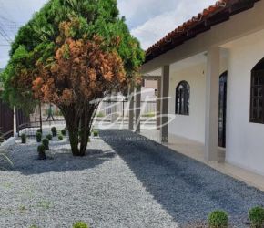 Casa no Bairro Iririú em Joinville com 4 Dormitórios (1 suíte) - 232