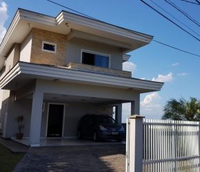 Casa no Bairro Iririú em Joinville com 3 Dormitórios (1 suíte) - KR126