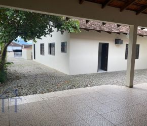 Casa no Bairro Itaum em Joinville com 4 Dormitórios (2 suítes) e 166 m² - TT0942L