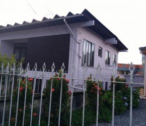 Casa no Bairro Itaum em Joinville com 10 Dormitórios (2 suítes) e 500 m² - SR037